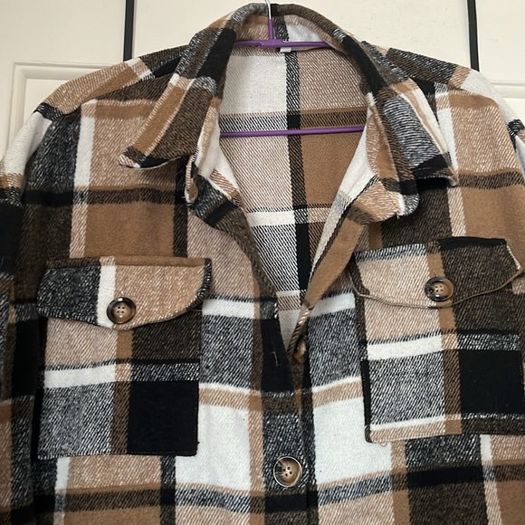 Long Shacket 🧥👚🍂🍁❄️🧣 - Picture 2 of 3